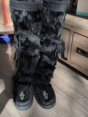 Manitobah Mukluks In Black